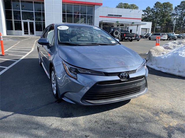 Used 2025 Toyota Corolla LE image 2