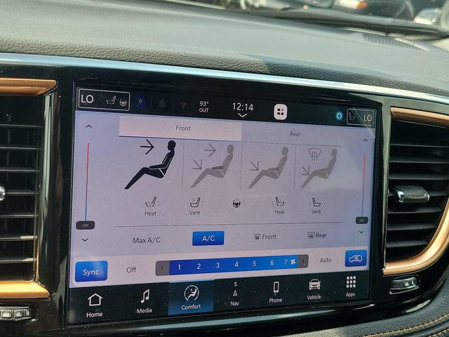 New 2027 Chrysler Pacifica Pinnacle w/ Theater Group FWD image 21