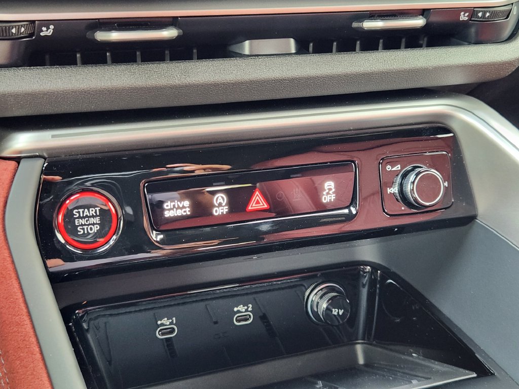 New 2026 Audi SQ5 Prestige AWD/4WD image 22