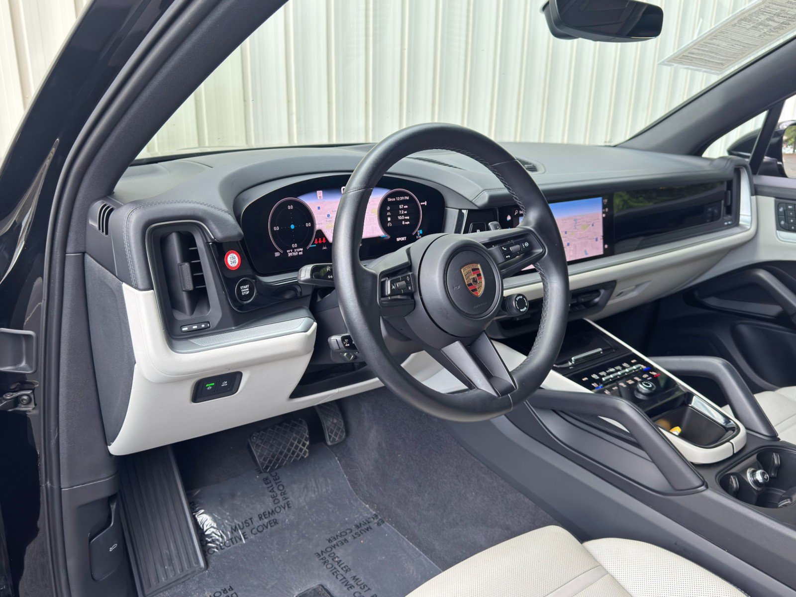 Used 2024 Porsche Cayenne AWD/4WD image 14