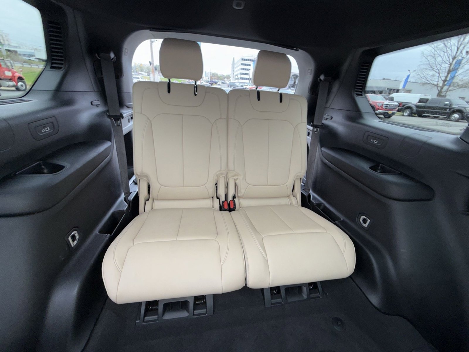 Used 2023 Jeep Grand Cherokee L Limited image 26