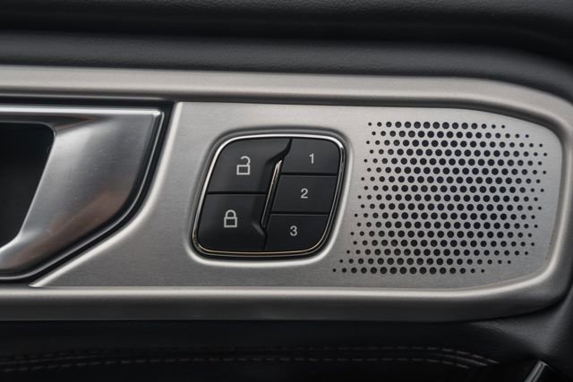 Used 2021 Ford Explorer Platinum w/ Equipment Group 601A AWD/4WD image 42