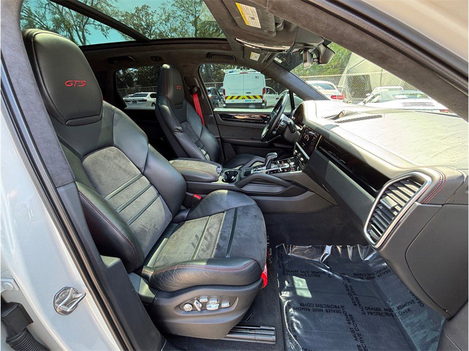 Used 2021 Porsche Cayenne GTS w/ Premium Package image 49