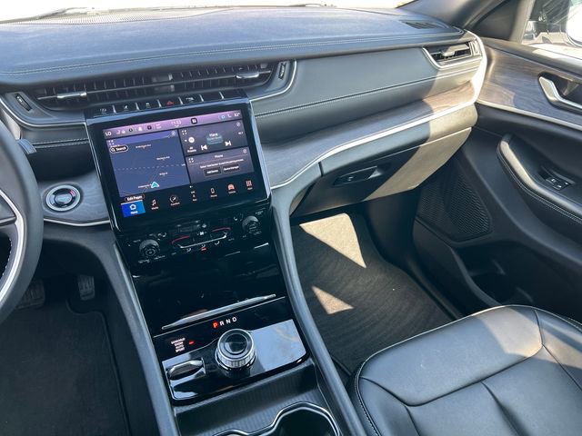 Used 2024 Jeep Grand Cherokee L Limited w/ Black Appearance Package image 37