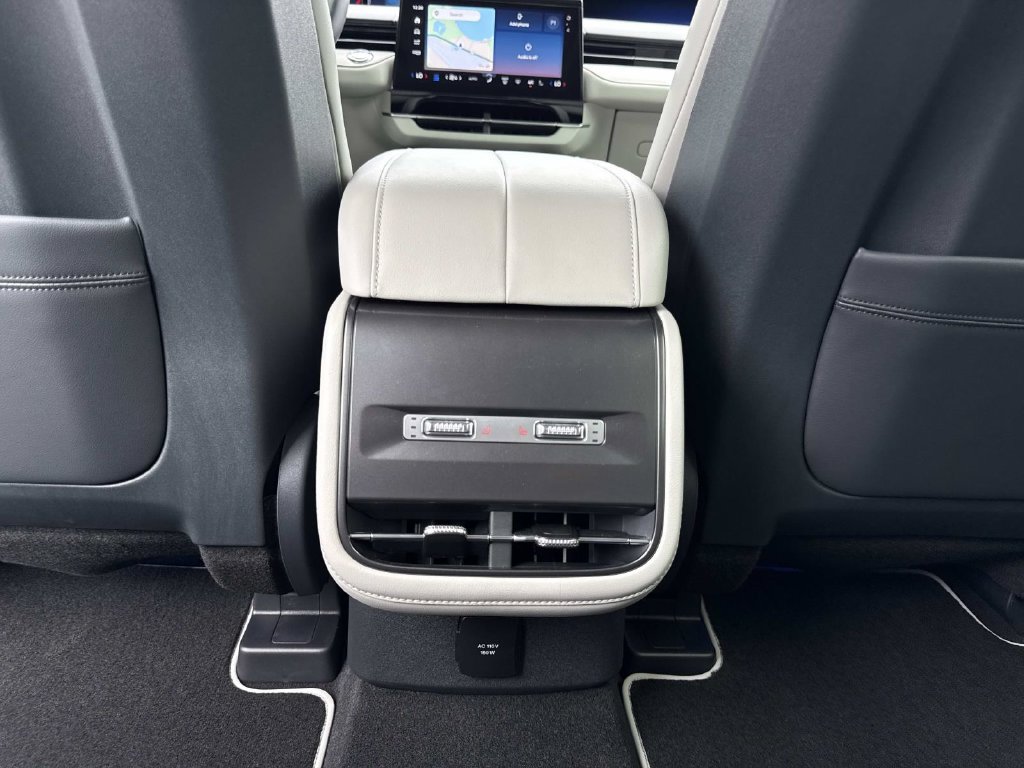 New 2026 Lincoln Nautilus Reserve AWD/4WD image 16