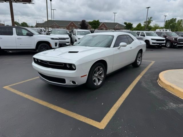 Used 2019 Dodge Challenger SXT RWD image 4
