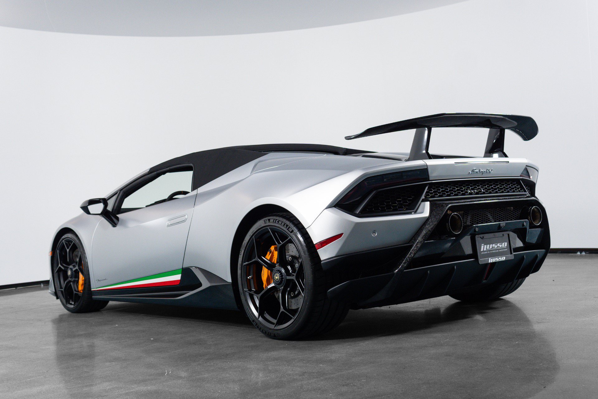 Used 2018 Lamborghini Huracan Performante AWD/4WD image 31