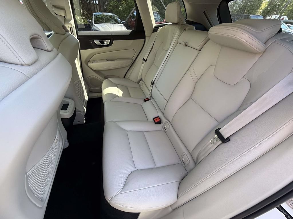 Used 2024 Volvo XC60 B5 Plus AWD/4WD image 13