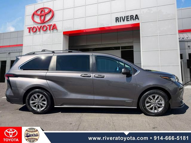 Used 2021 Toyota Sienna LE AWD/4WD image 4