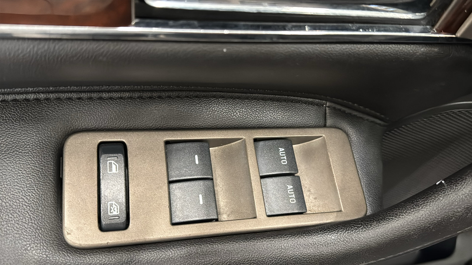 Used 2015 Lincoln MKX AWD w/ Equipment Group 102A image 22