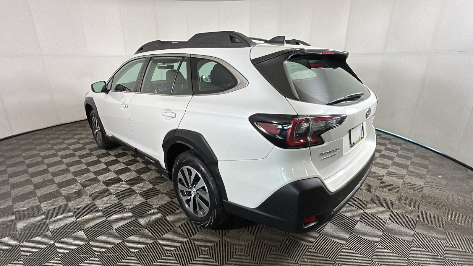 Used 2024 Subaru Outback AWD/4WD image 5