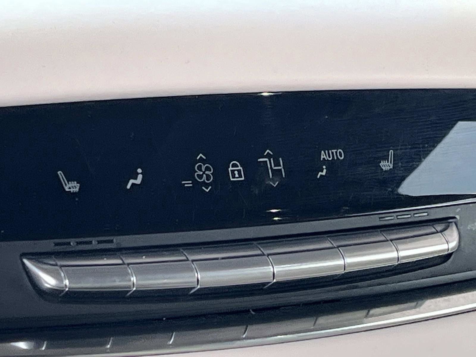 Used 2022 Cadillac Escalade ESV Sport Platinum image 14