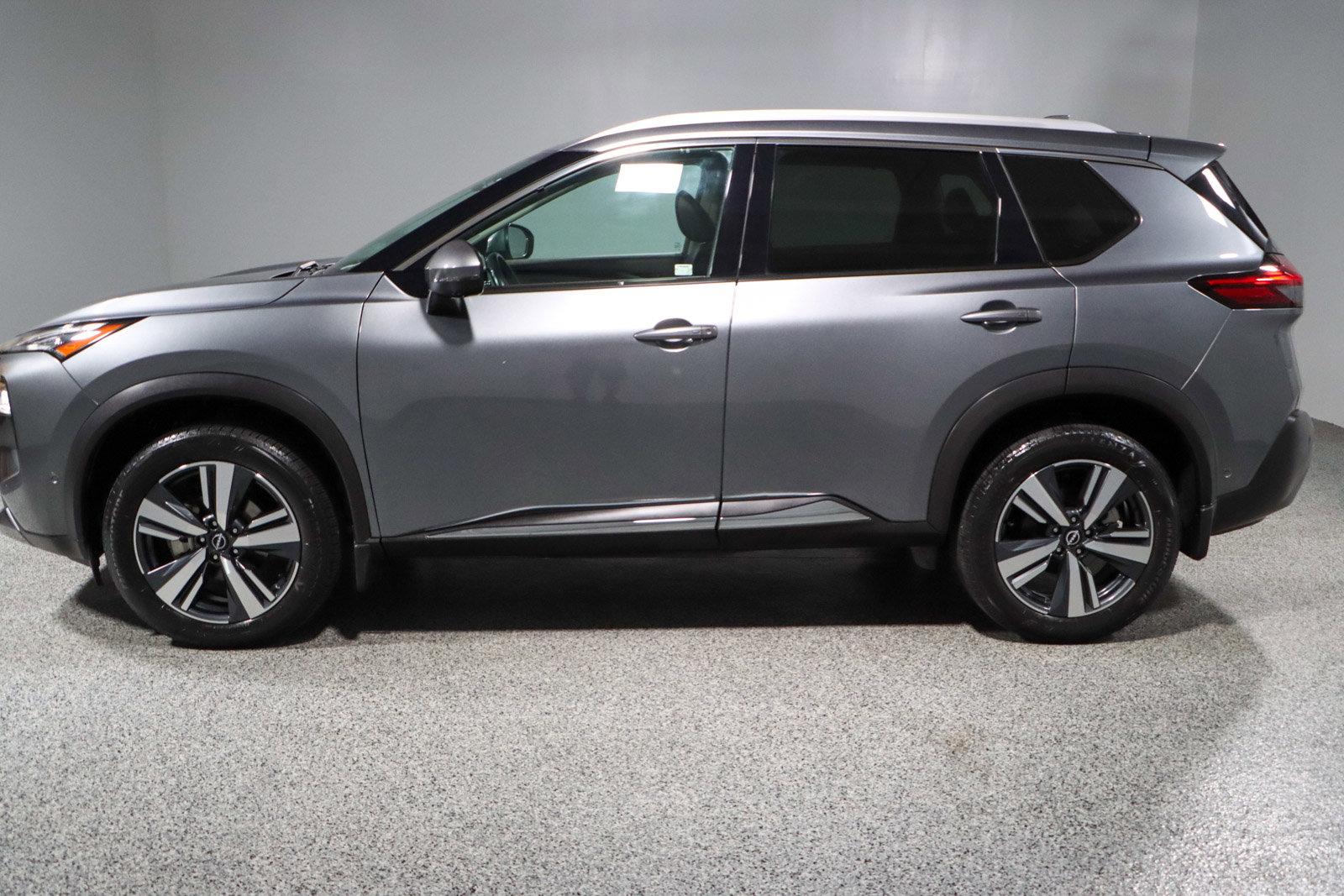 Used 2023 Nissan Rogue SL w/ SL Premium Package image 10