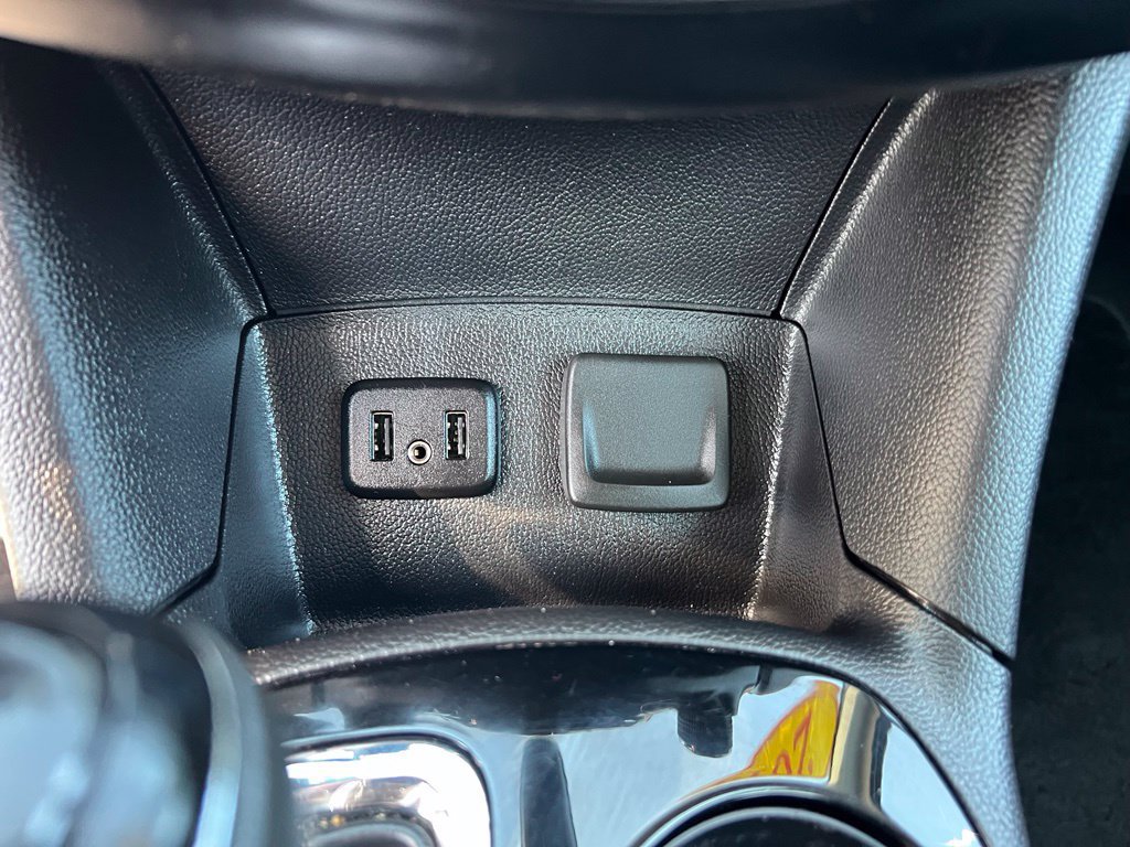 Used 2019 Chevrolet Cruze Premier FWD image 31