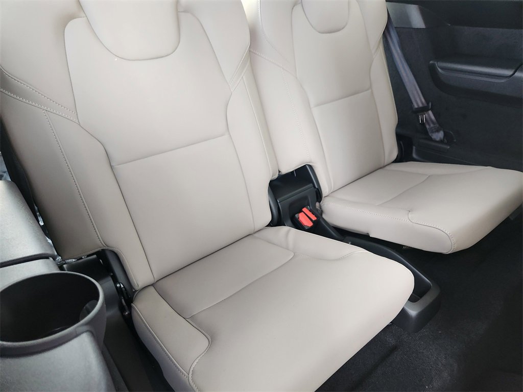 New 2026 Volvo XC90 B6 Plus w/ Protection Package Premier image 23