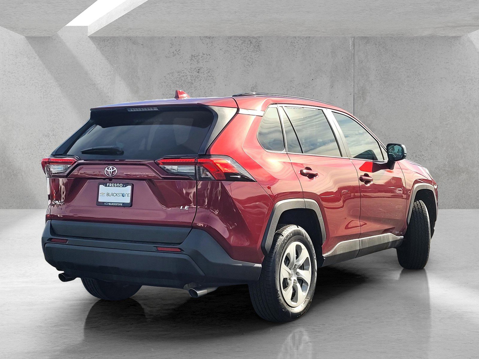 Used 2020 Toyota RAV4 LE image 4