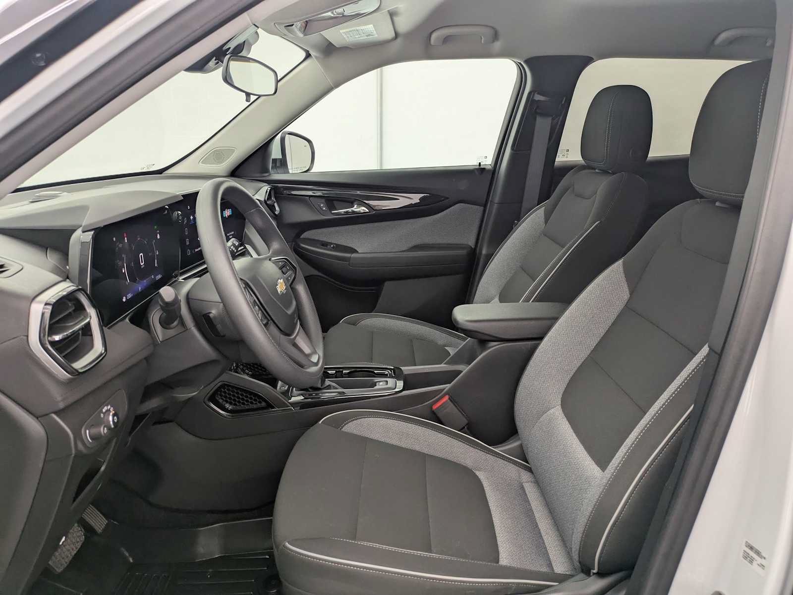 Used 2024 Chevrolet TrailBlazer LT w/ Driver Confidence Package FWD image 17
