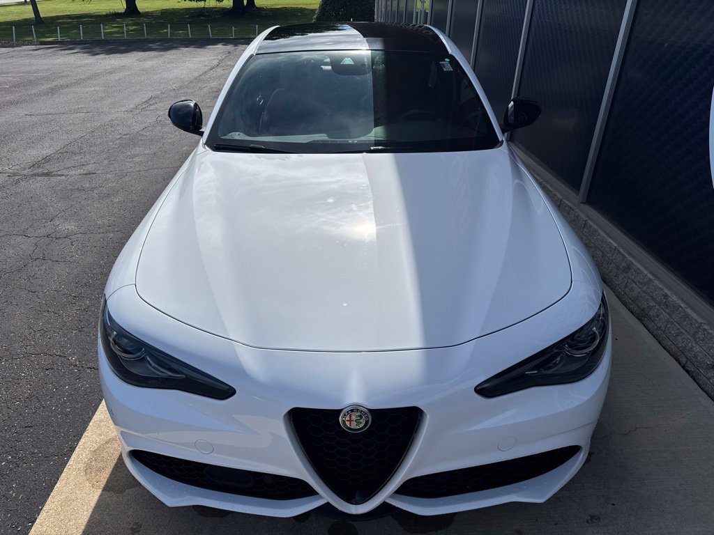 Used 2022 Alfa Romeo Giulia Veloce AWD/4WD image 9
