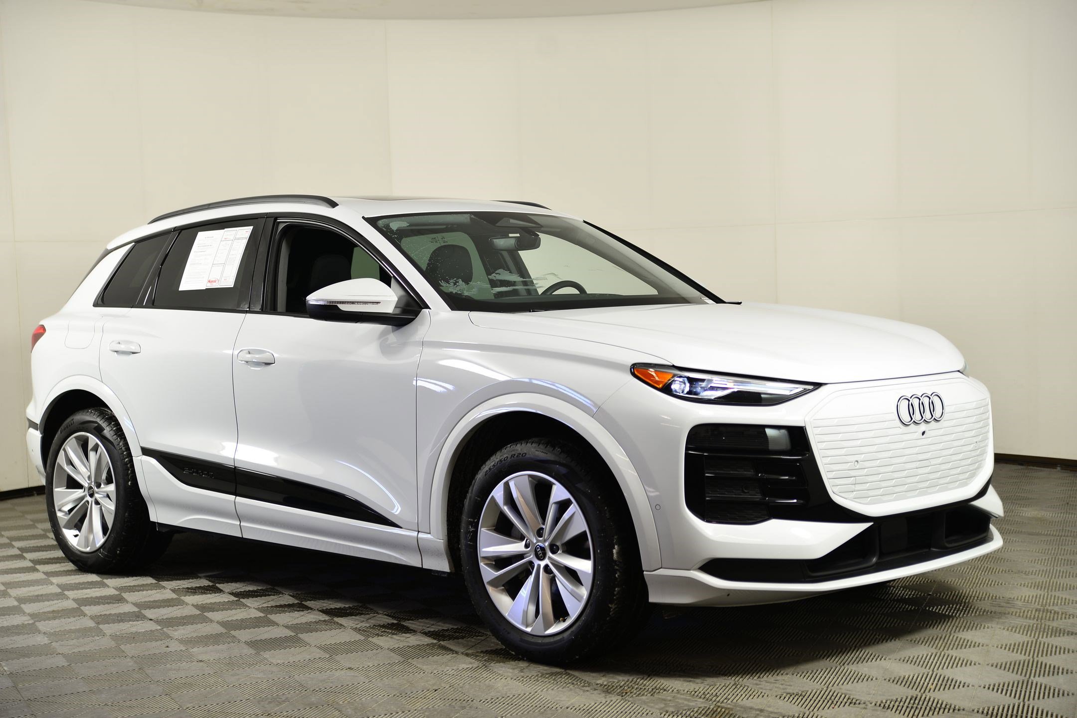 Certified 2025 Audi Q6 e-tron Premium w/ Convenience Package image 6