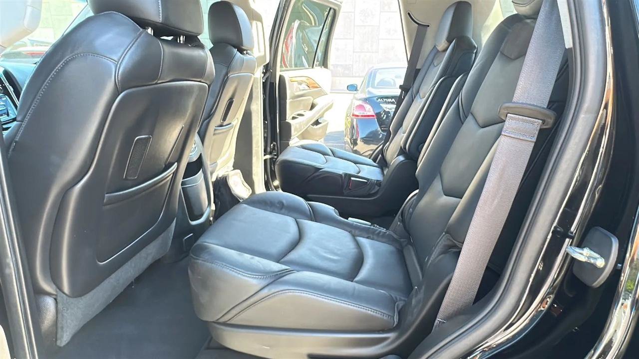 Used 2015 Cadillac Escalade Luxury AWD/4WD image 27