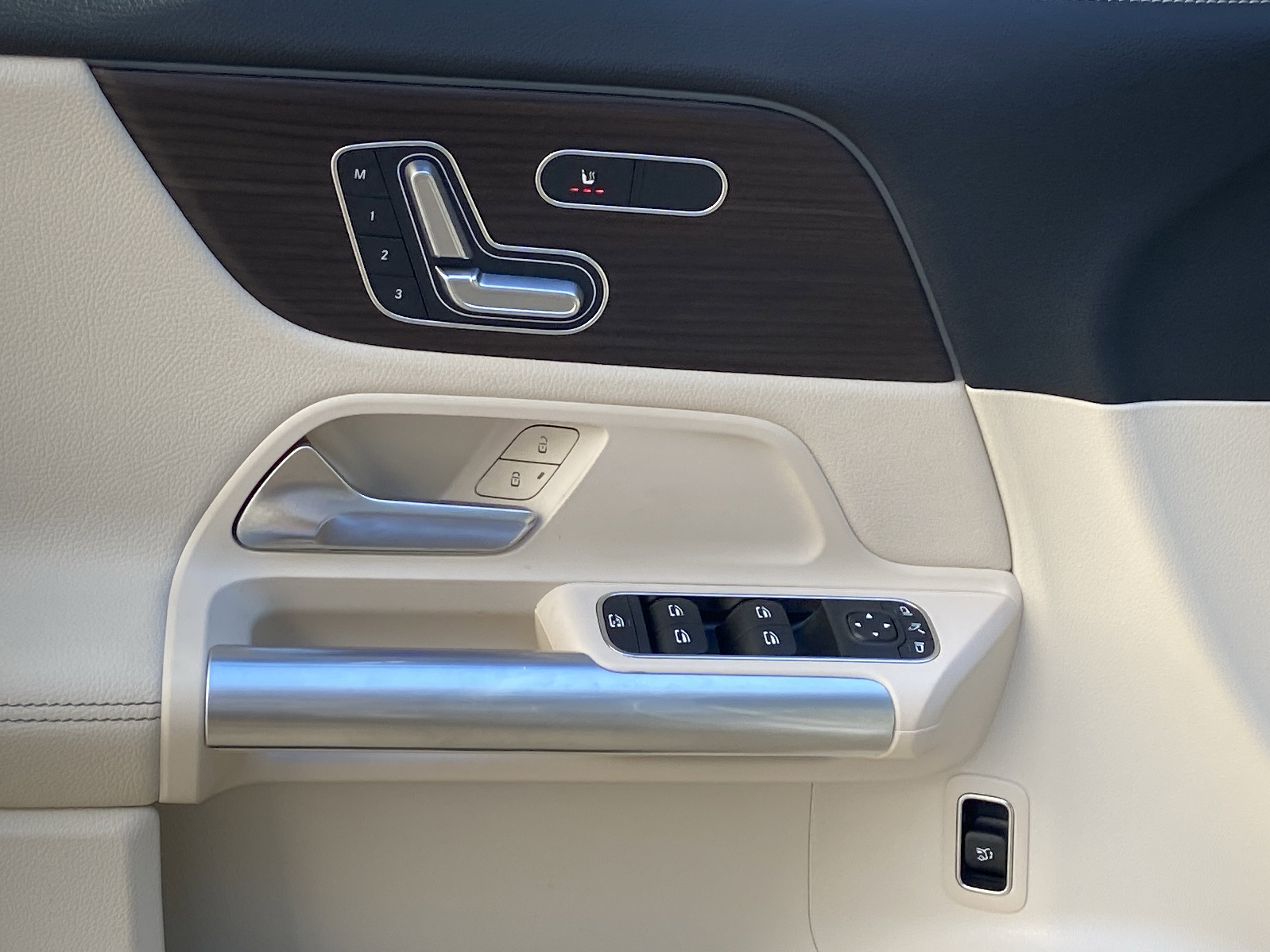 Certified 2025 Mercedes-Benz GLA 250 image 17