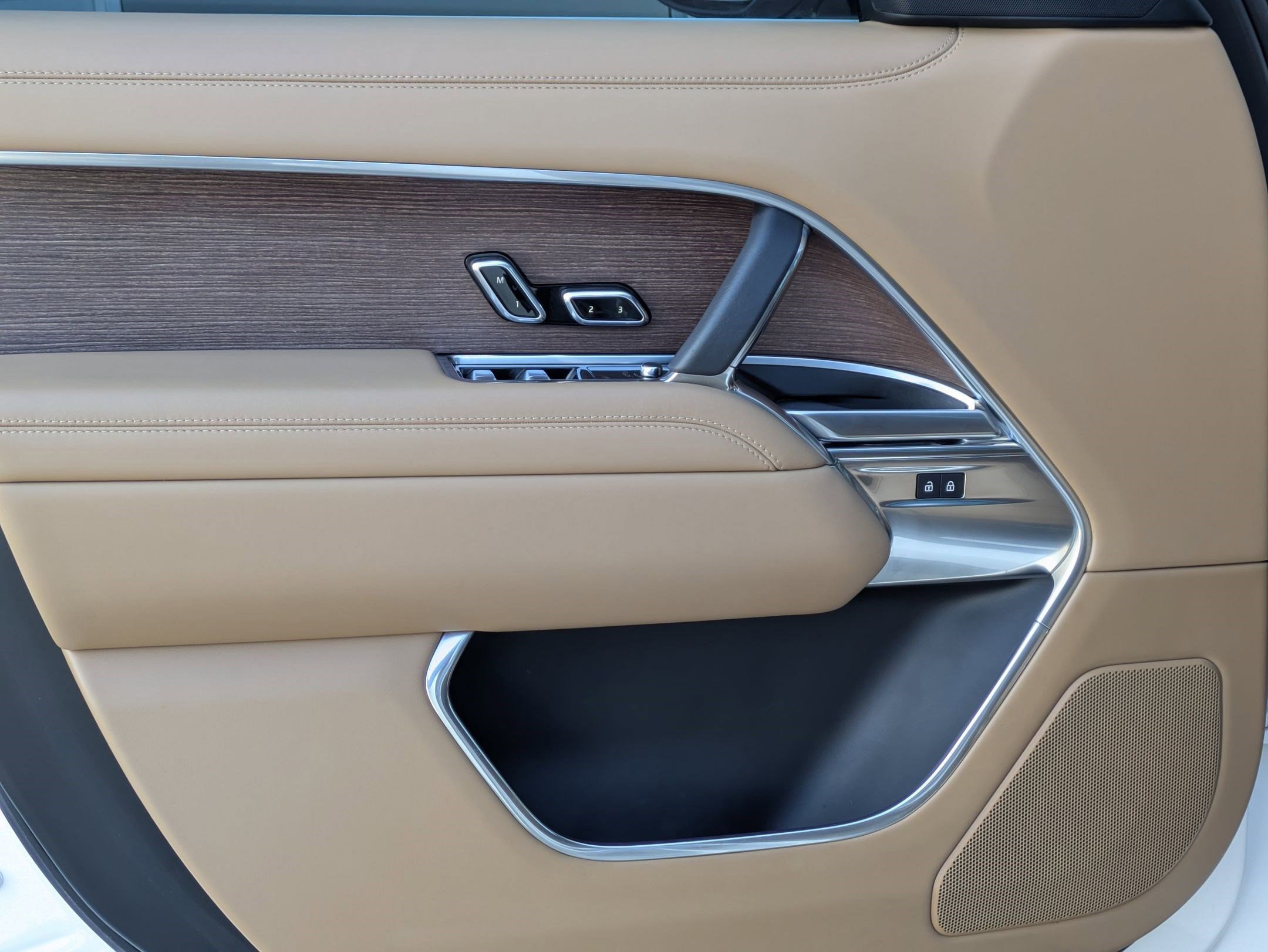 Used 2023 Land Rover Range Rover SE image 11