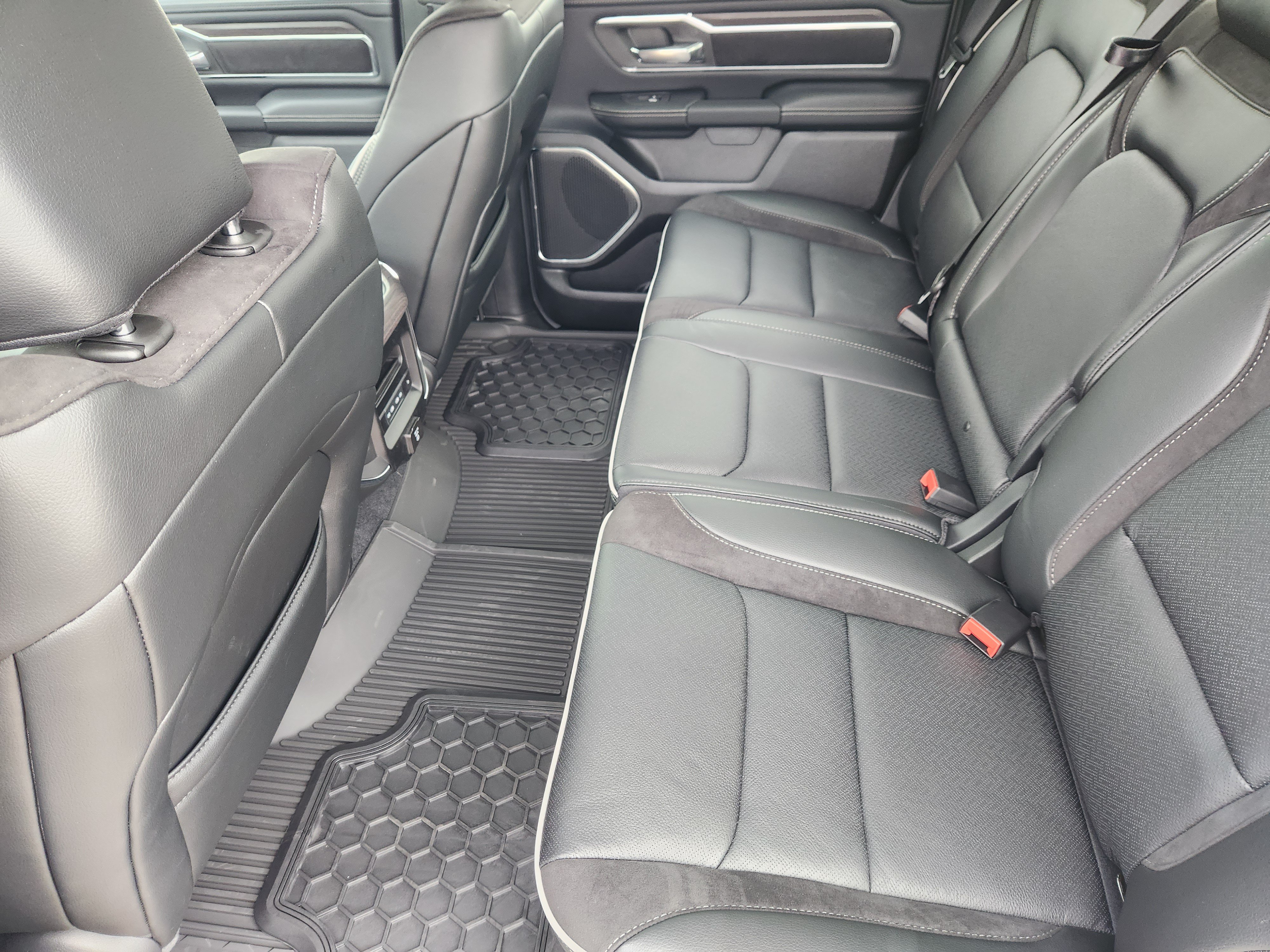 New 2026 RAM 1500 Laramie AWD/4WD image 20