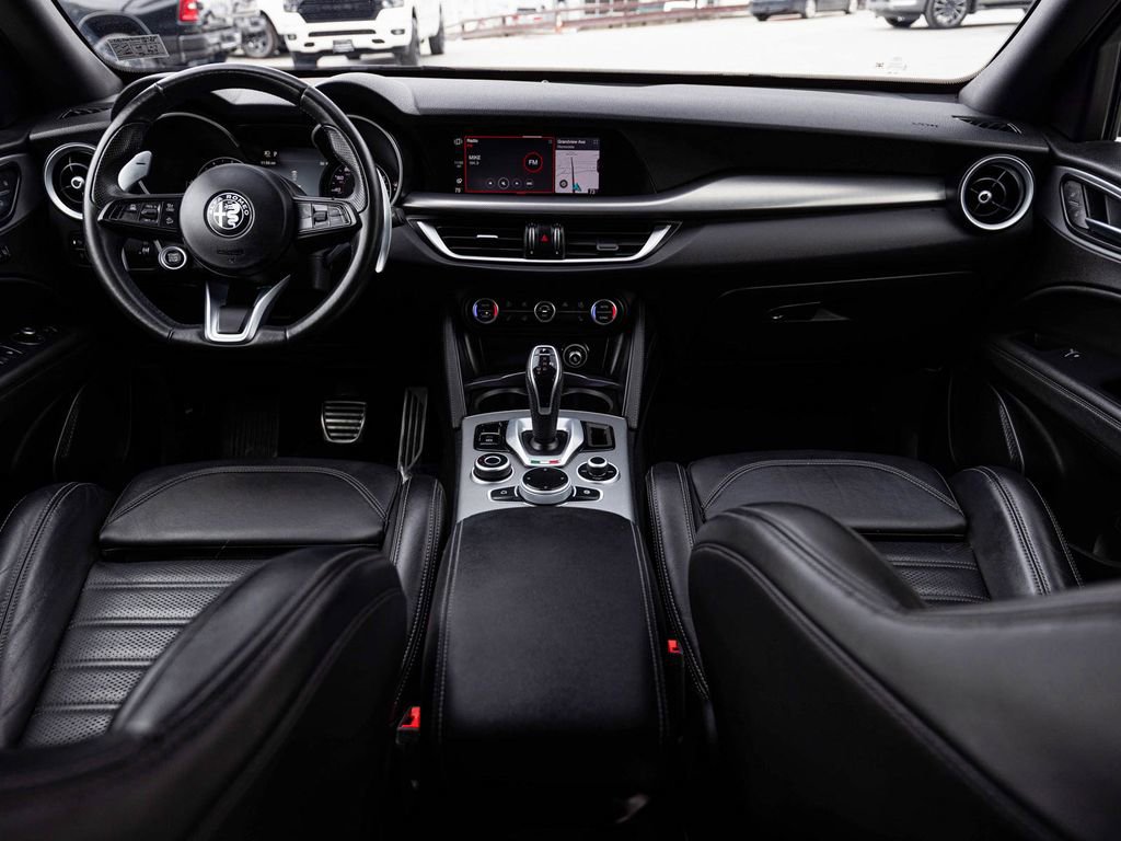 Used 2022 Alfa Romeo Stelvio Veloce AWD/4WD image 30