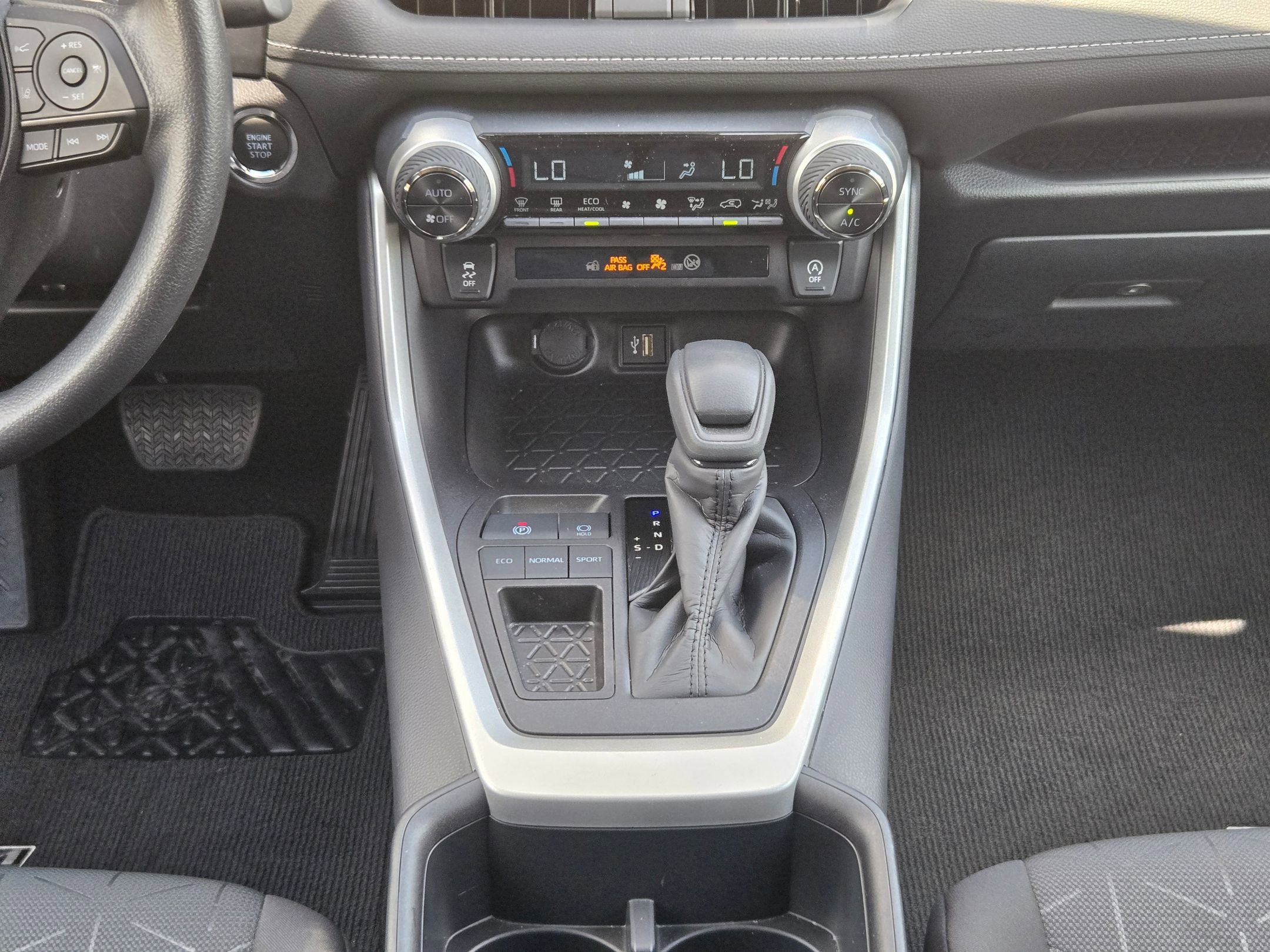Used 2025 Toyota RAV4 XLE w/ Convenience Package FWD image 20