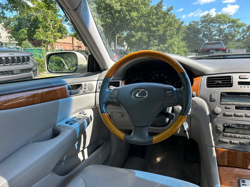 Used 2005 Lexus ES 330 FWD image 25
