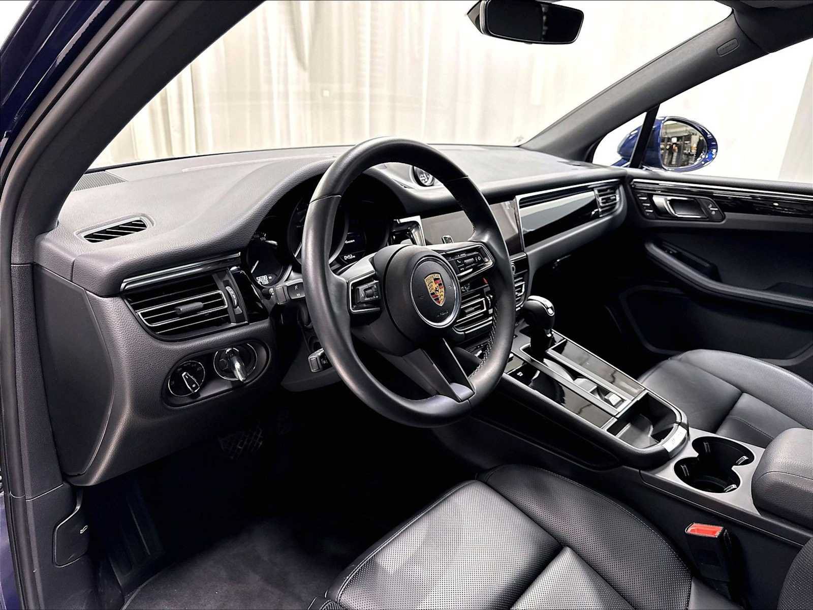 Used 2026 Porsche Macan AWD/4WD image 7