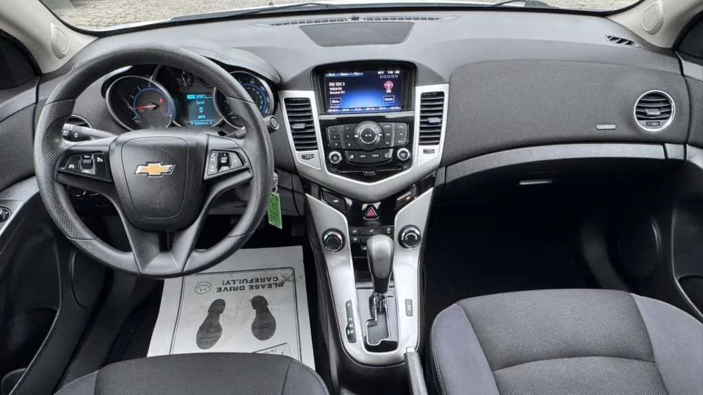 Used 2016 Chevrolet Cruze LT FWD image 13