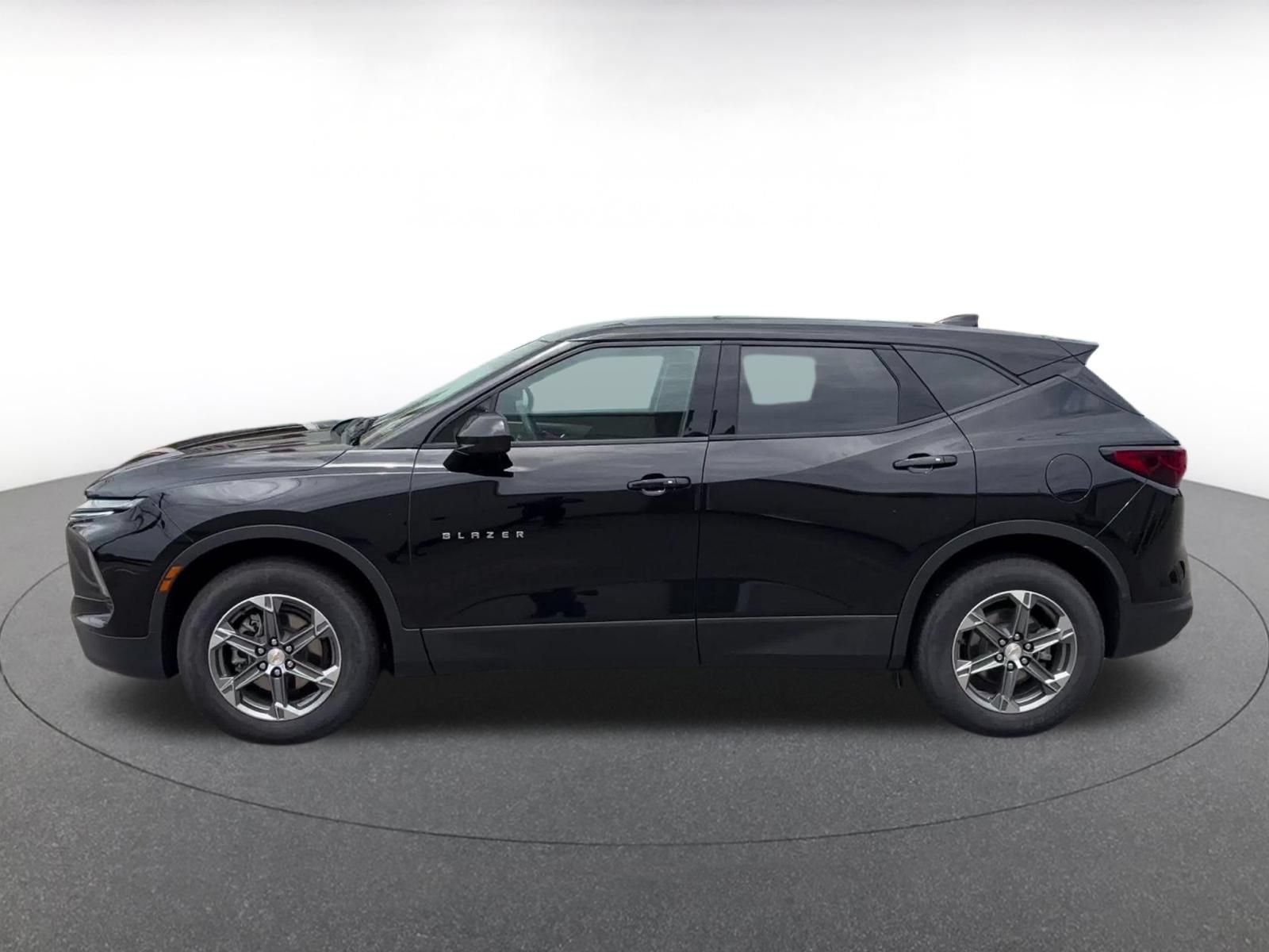 Used 2025 Chevrolet Blazer LT FWD image 8