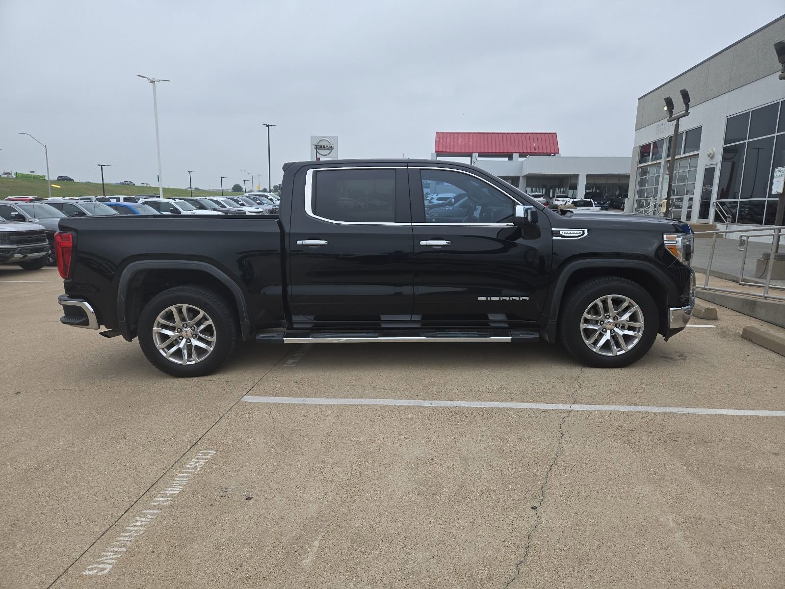 Used 2019 GMC Sierra 1500 SLT RWD image 9