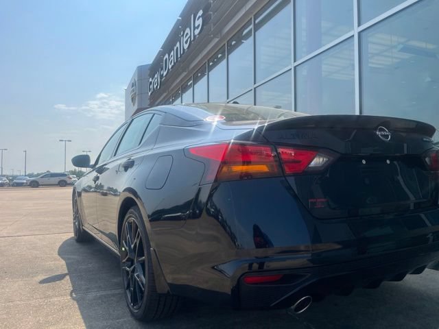 New 2026 Nissan Altima 2.5 SR w/ SR Midnight Edition Package FWD image 2