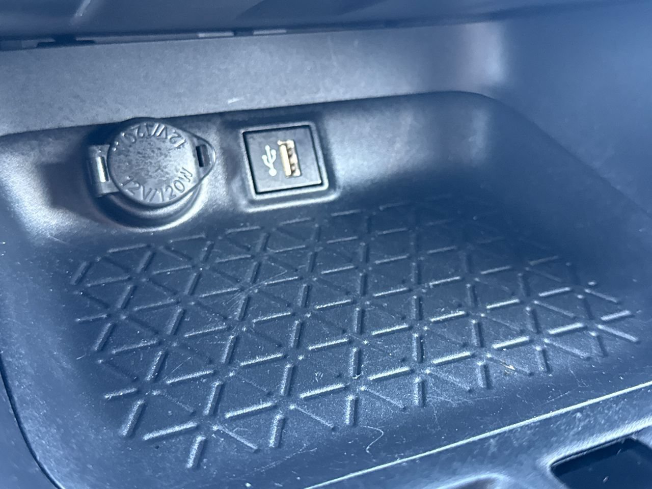 Used 2025 Toyota RAV4 LE AWD/4WD image 20