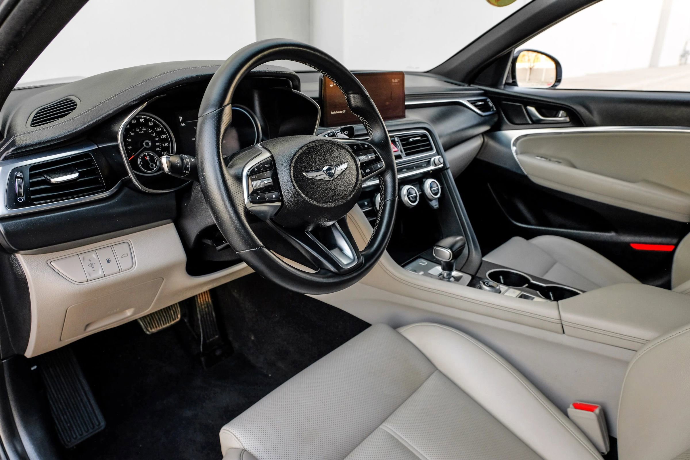 Used 2022 Genesis G70 2.0T image 21