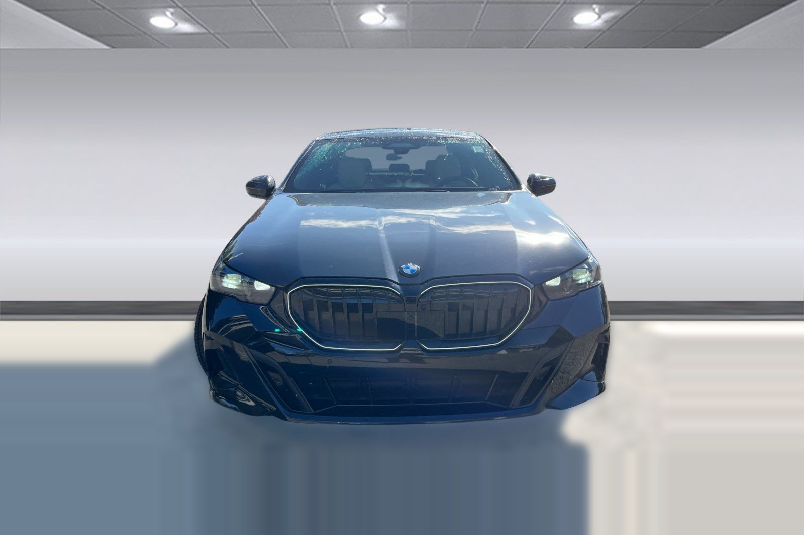 Used 2025 BMW 550e xDrive w/ Premium Package AWD/4WD image 4