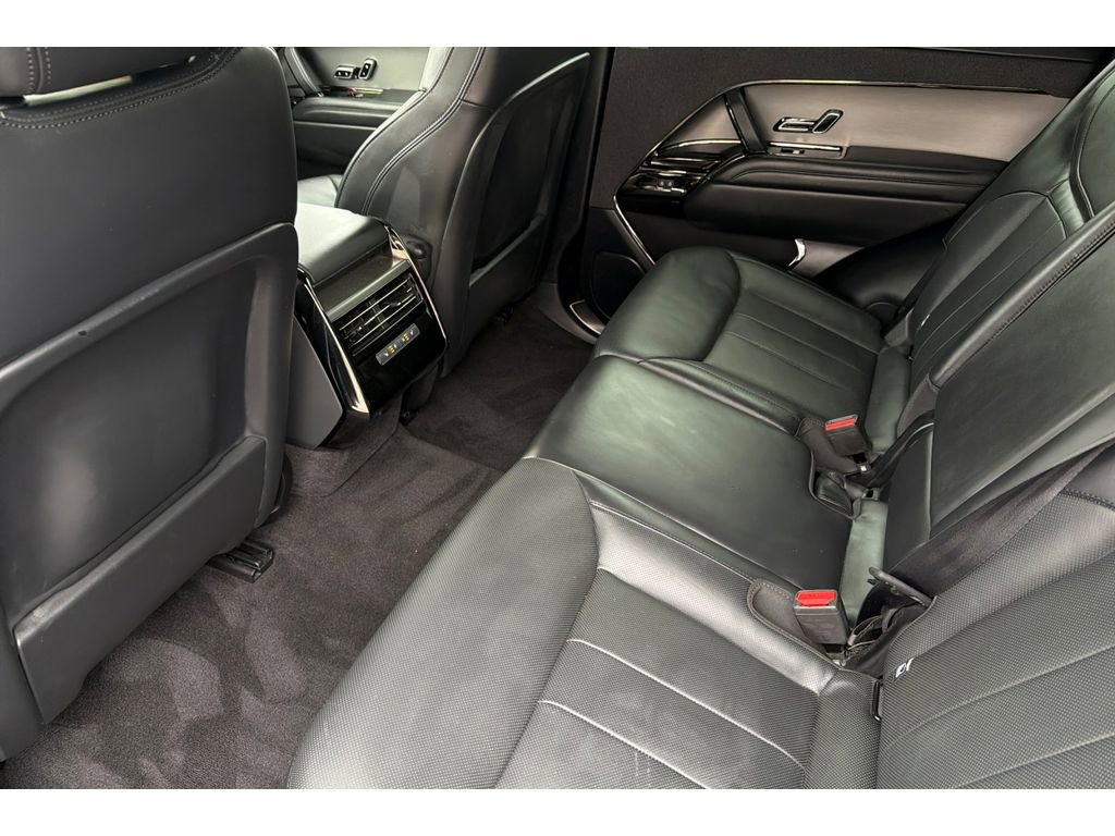 Used 2025 Land Rover Range Rover Sport SE image 13