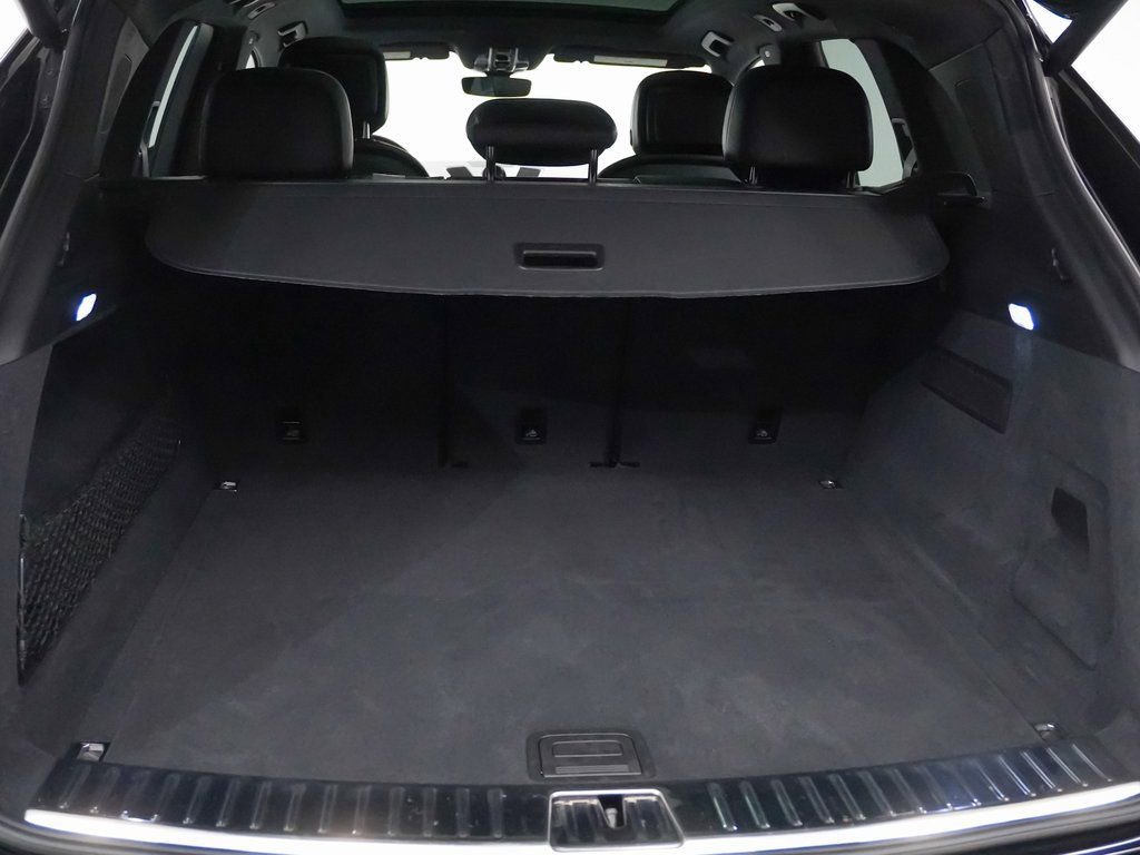 Certified 2023 Porsche Cayenne Platinum Edition image 13