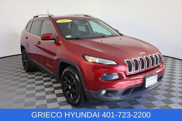 Used 2017 Jeep Cherokee Latitude AWD/4WD image 1
