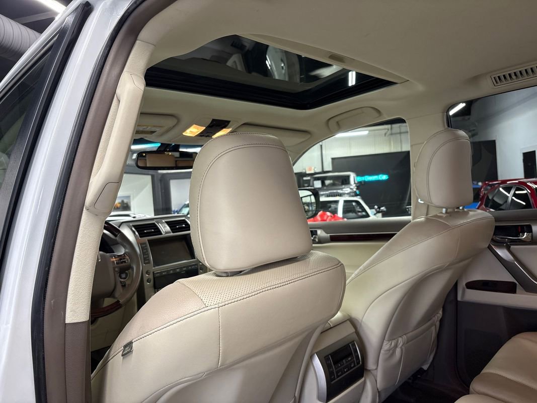 Used 2018 Lexus GX 460 image 37