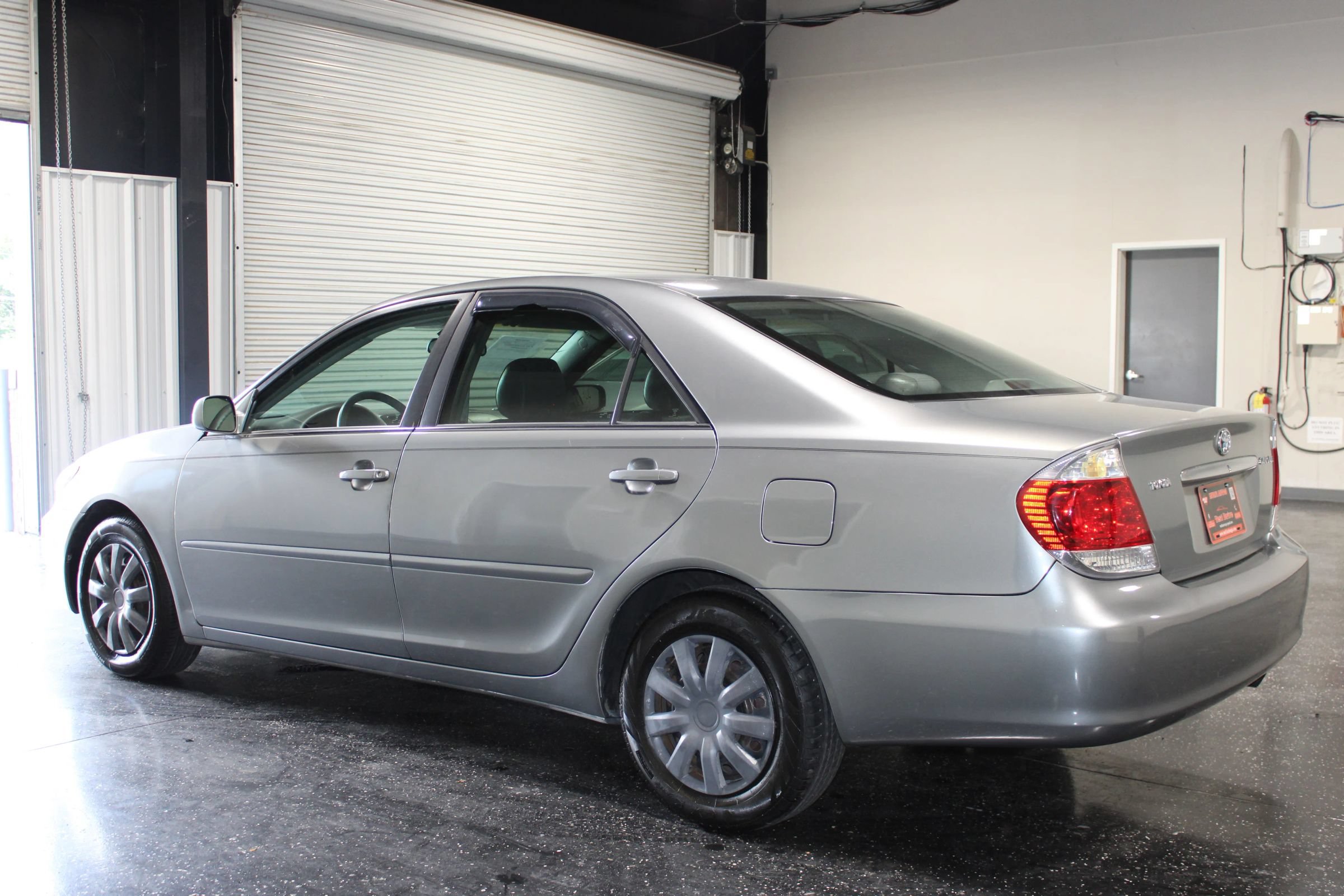 Used 2006 Toyota Camry LE FWD image 5