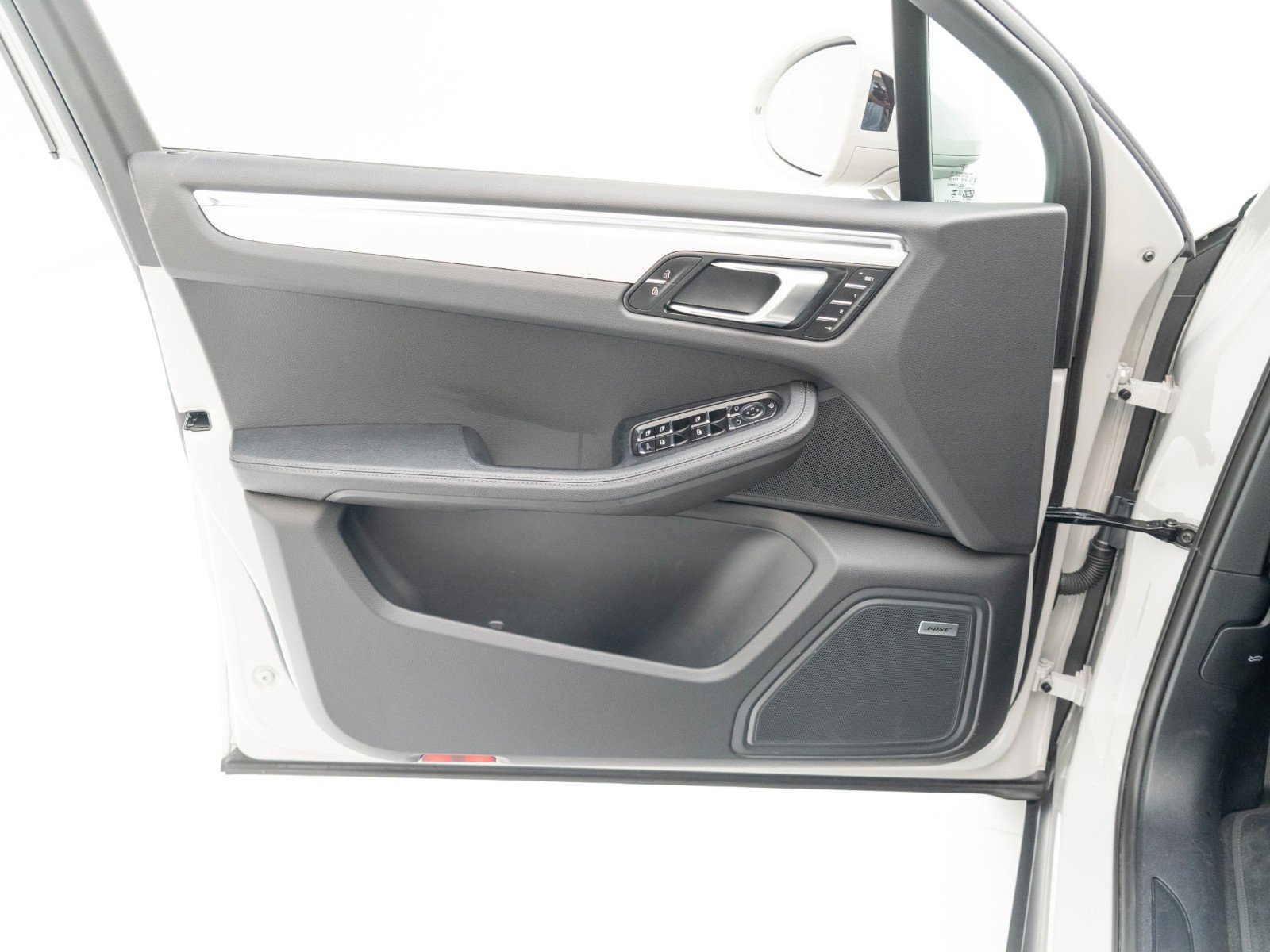 Certified 2025 Porsche Macan image 21