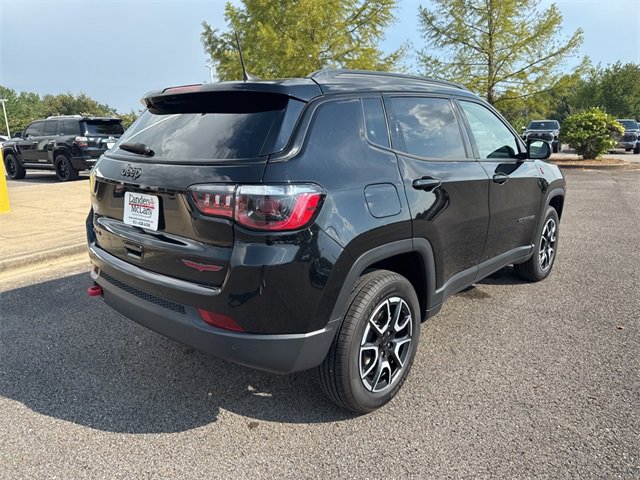 Used 2024 Jeep Compass Trailhawk image 3