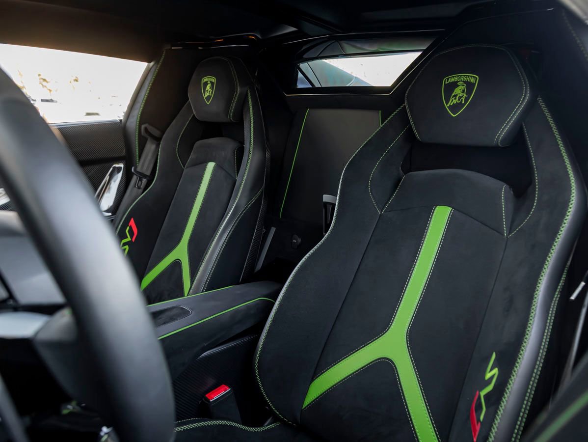 Used 2020 Lamborghini Aventador SVJ AWD/4WD image 16