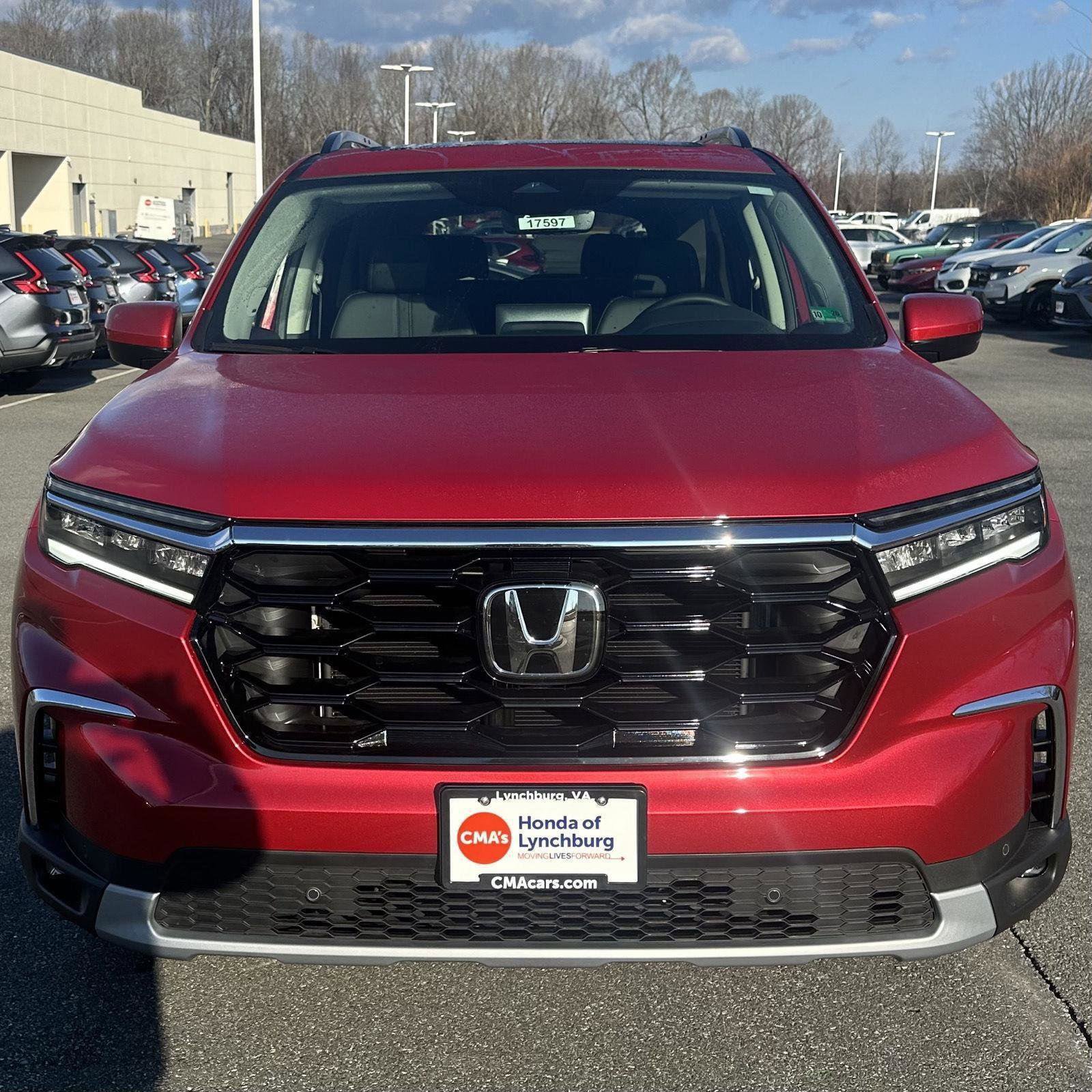 New 2025 Honda Pilot Touring image 8