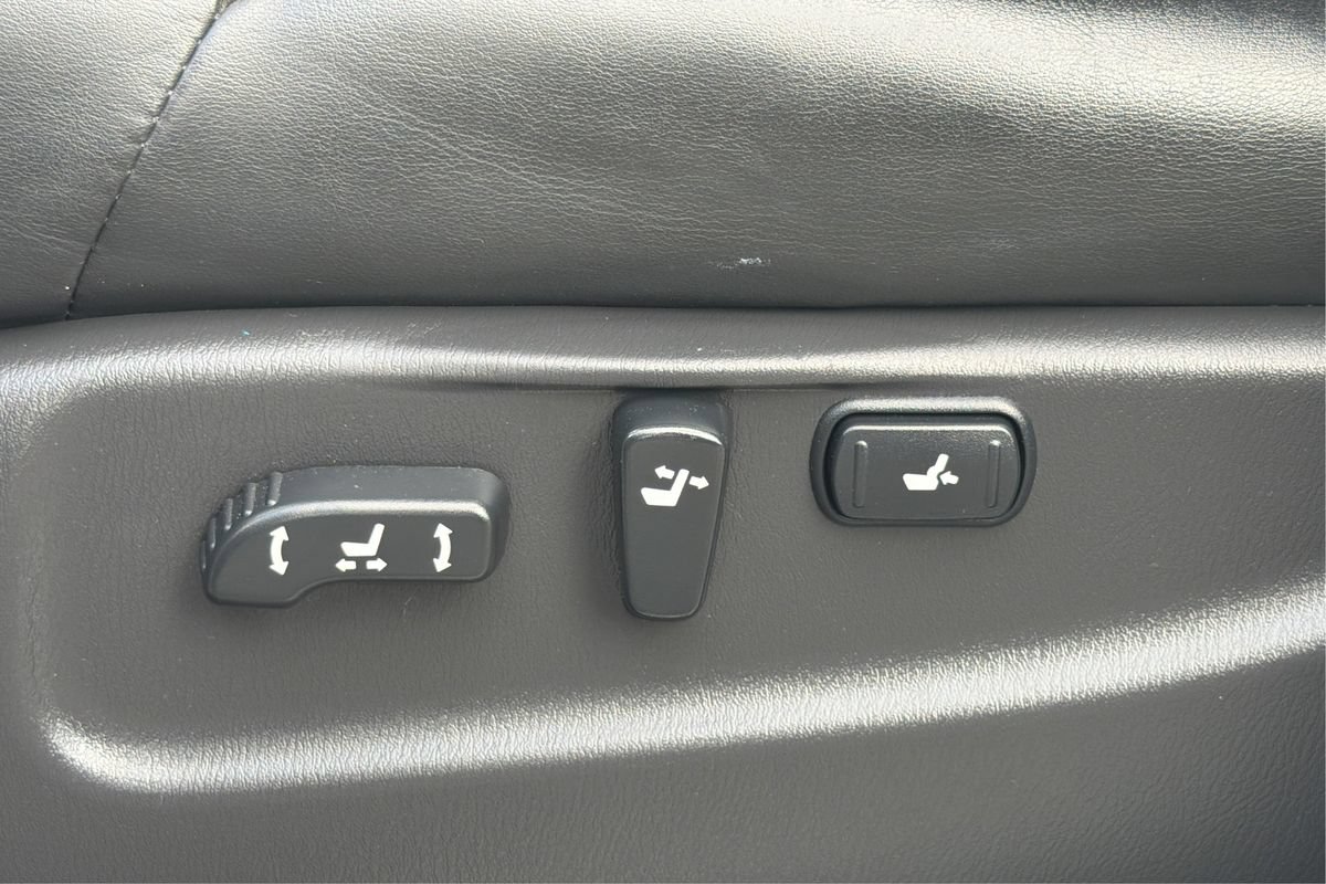 Used 2015 INFINITI QX80 4WD w/ Deluxe Technology Package image 19