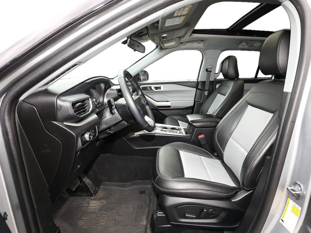 Used 2023 Ford Explorer XLT w/ Equipment Group 202A image 11