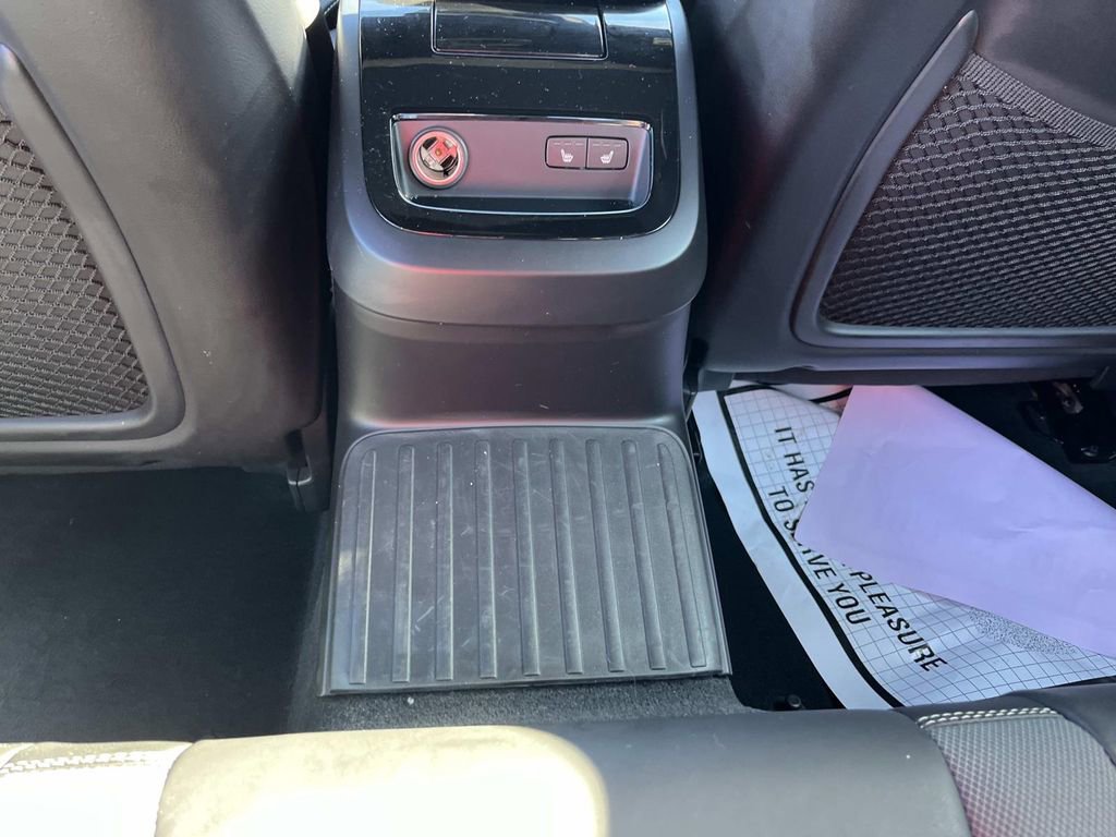 Used 2019 Volvo S60 T8 R-Design image 15